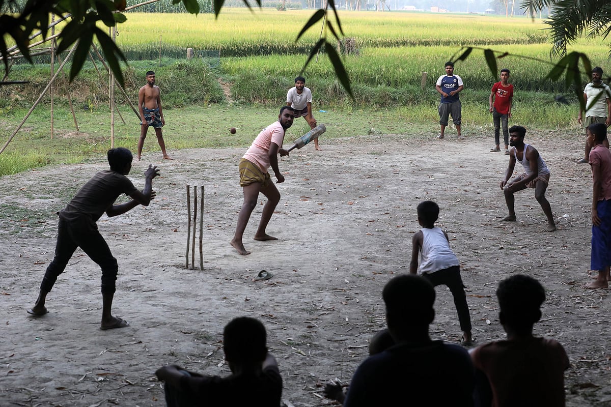বাঁশবাগানে ক্রিকেট খেলার আনন্দ