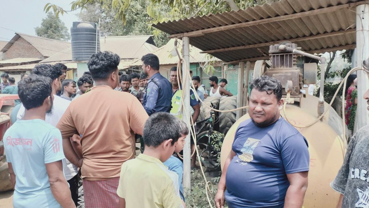 দেবিদ্বারে ট্রাক্টরের চাকা বিস্ফোরণে চালকের মৃত্যু