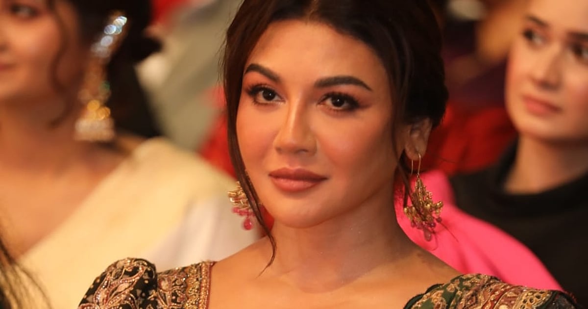 মেরিল-প্রথম আলো পুরস্কার ২০২৫ রাঙালেন তারকাদের লুক দেখুন