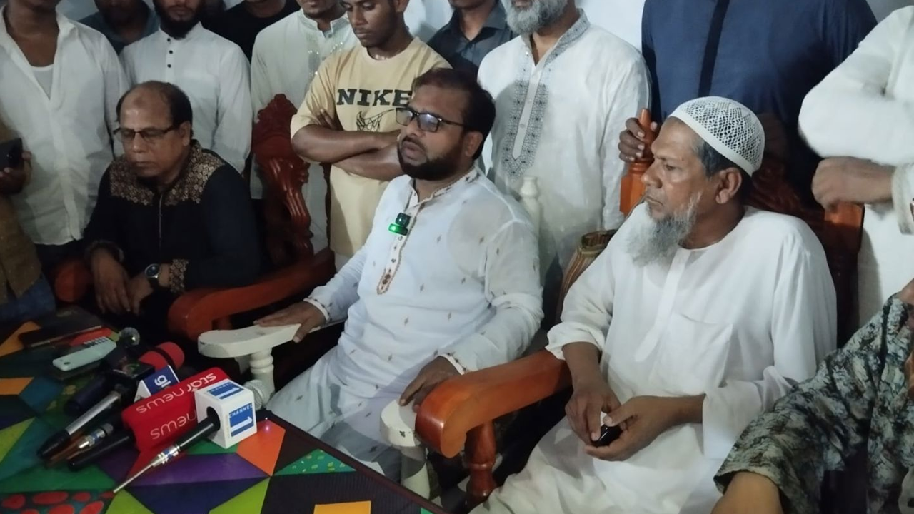 নেত্রকোণায় এমপির গাড়িতে হামলা ও ভাঙচুর