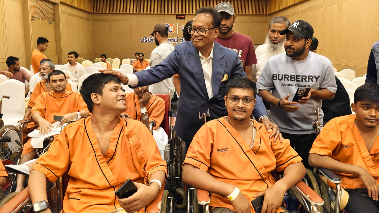 থাইল্যান্ডে চিকিৎসাধীন জুলাই যোদ্ধাদের সাক্ষাৎ করেন ফকির মাহবুব আনাম