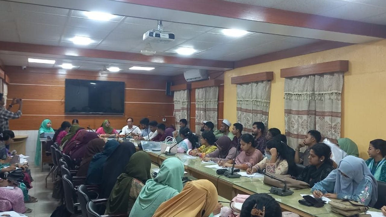 পূর্বধলায় শিক্ষার্থীরা মাঠ পর্যায়ে তথ্য সংগ্রহের উদ্যোগে