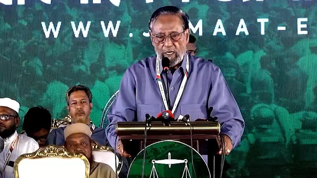 বাংলাদেশের সরকারকে দূরে থাকতে বলেছেন কর্নেল (অব.) অলি আহমদ