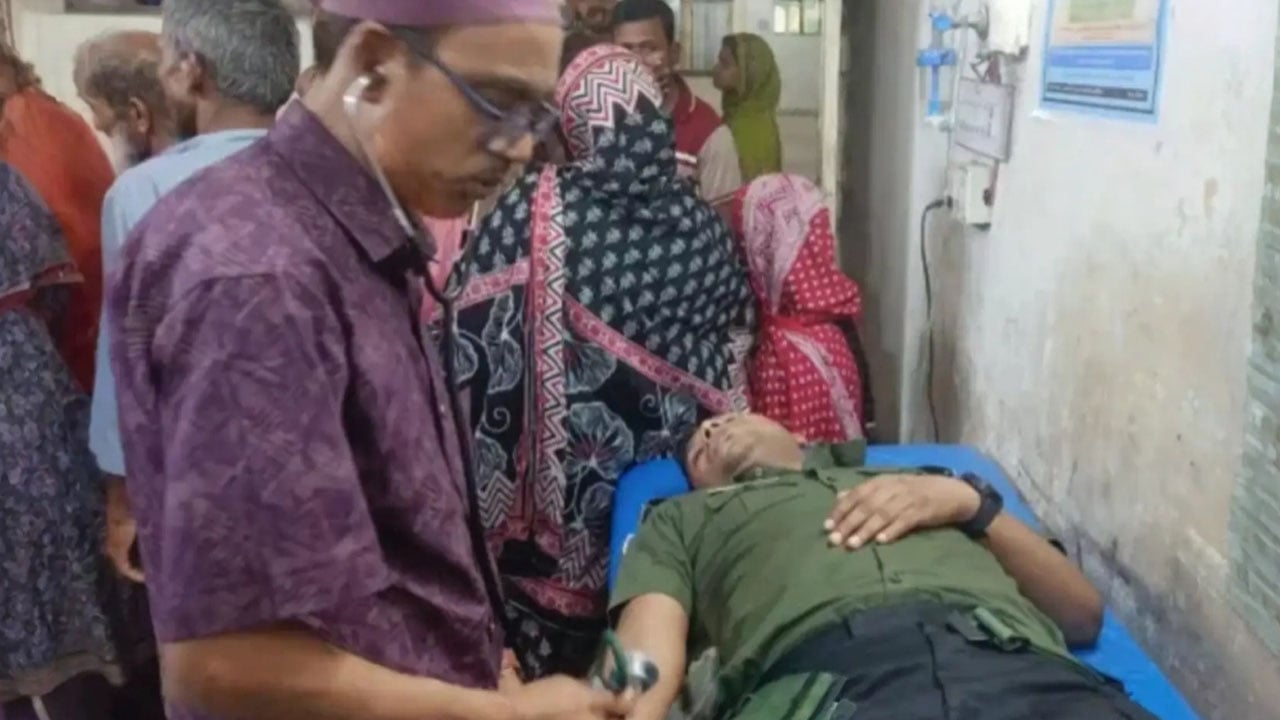 ইউএনওর ওপর হামলা, বডিগার্ড আহত