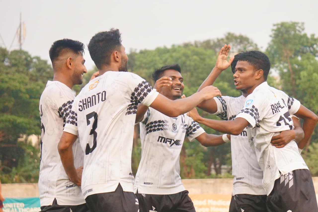 মোহামেডান শীর্ষ স্থান মজবুত করল কিংসের