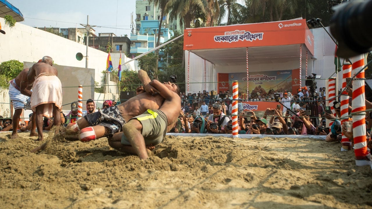 চট্টগ্রামের ঐতিহ্যবাহী জব্বারের বলীখেলা শেষ হলো