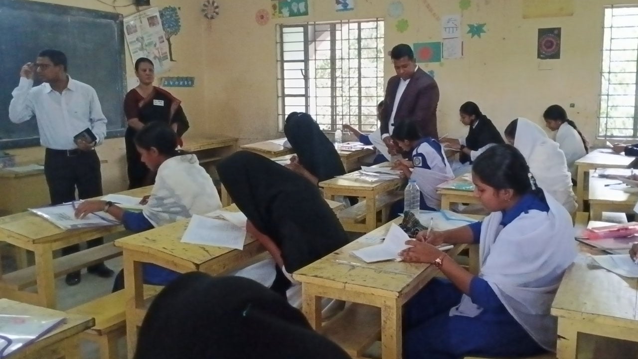 চট্টগ্রামের ডিসি চান শিক্ষার্থীরা মেধাবী হোক