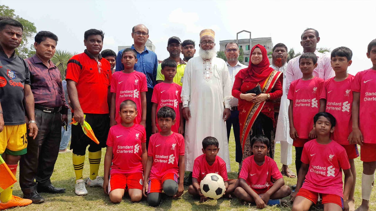 চিতলমারীতে প্রাথমিক বিদ্যালয় গোল্ডকাপের উদ্বোধন
