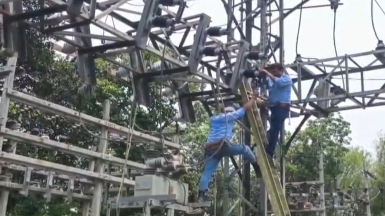 পল্লীবিদ্যুৎ উপকেন্দ্রের মালামাল লুট, নিরাপত্তা প্রহরীকে জিম্মি করেছে দুর্বৃত্তরা