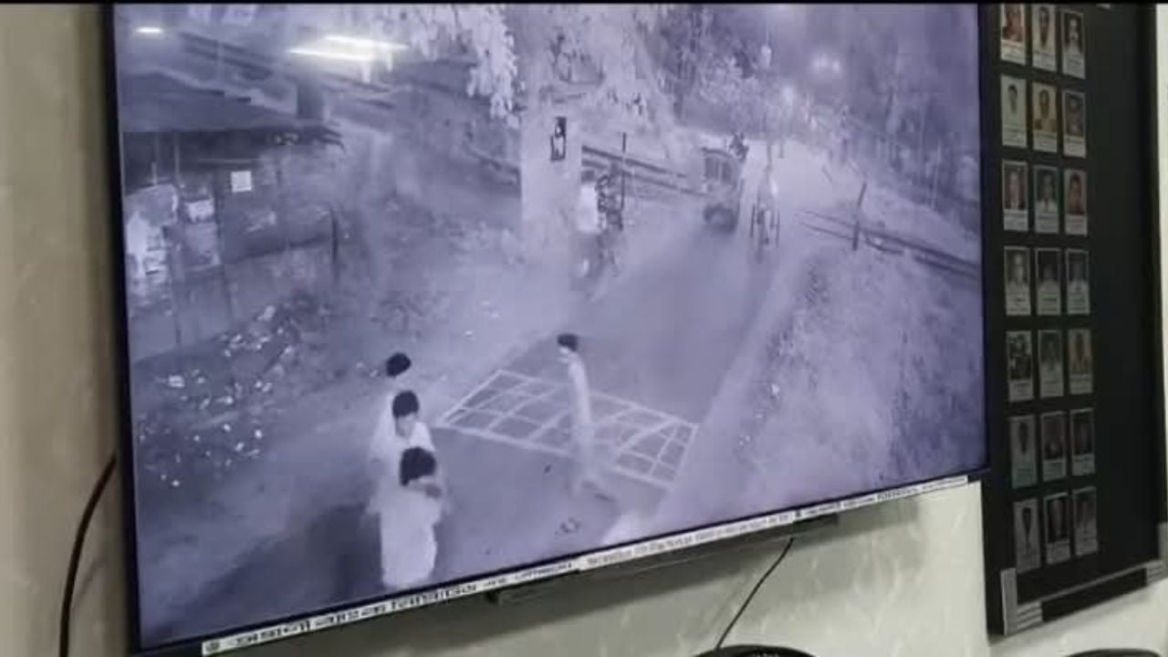 রাবিতে বহিরাগত এনে সিনিয়রকে মারধর জুনিয়রের