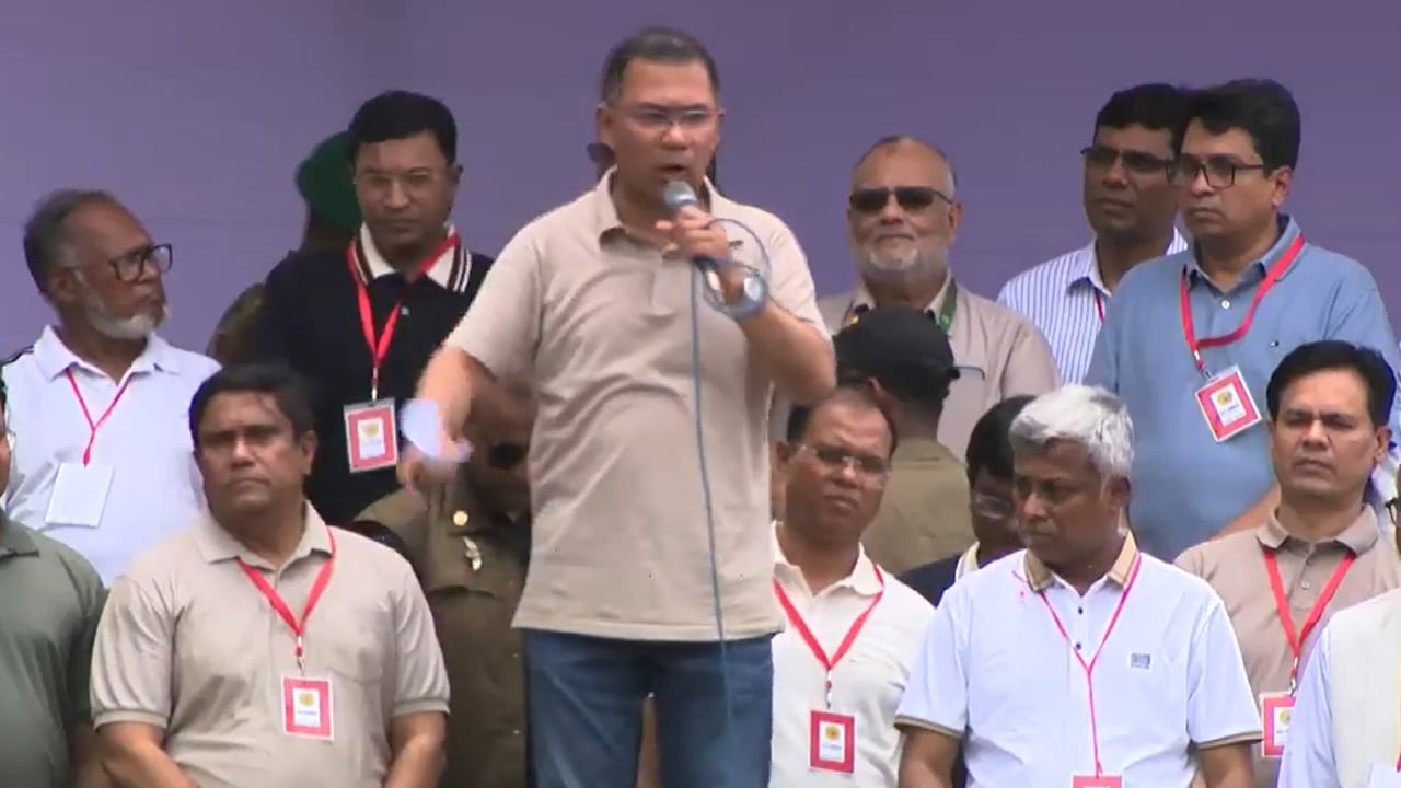 ভারতের এক অটোরিকশা যেন ছোট গ্রন্থাগারে পরিণত