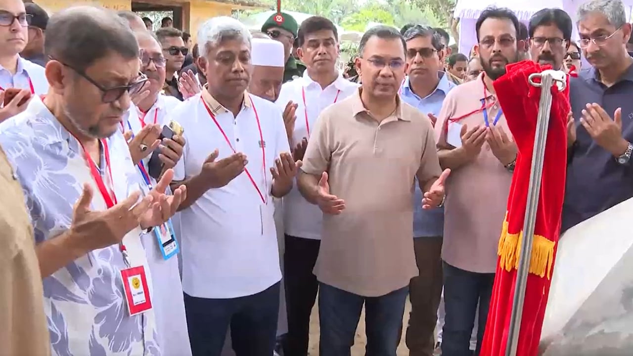 প্রধানমন্ত্রী শার্শার উলাশী খাল পুনঃখনন কর্মসূচির উদ্বোধন করেন