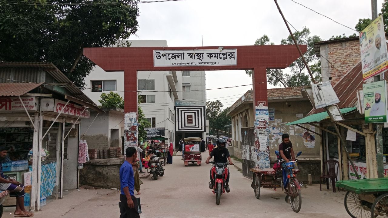 বোয়ালমারীতে কুকুরের কামড়ে আহত ৭৪