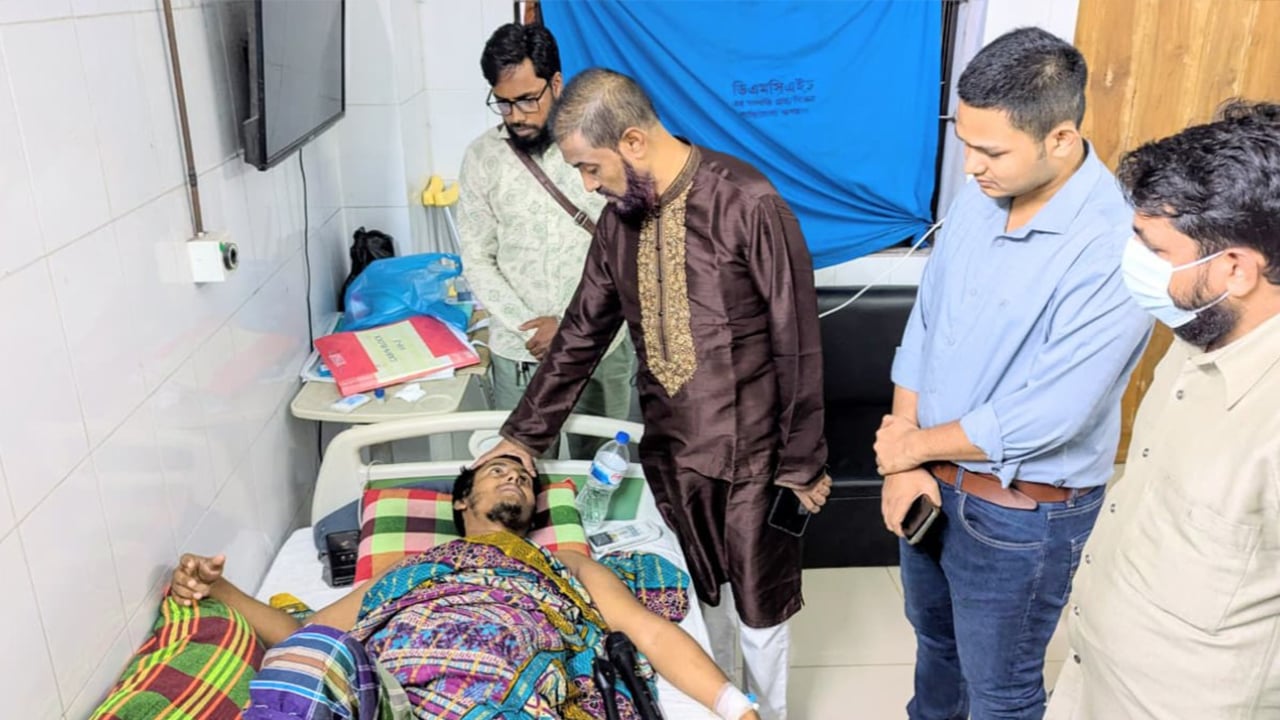 জামায়াত নেতা ইমরান হোসেনের চিকিৎসার সার্বিক অগ্রগতি জানতে হাসপাতালে গেলেন জামায়াতের নেতা