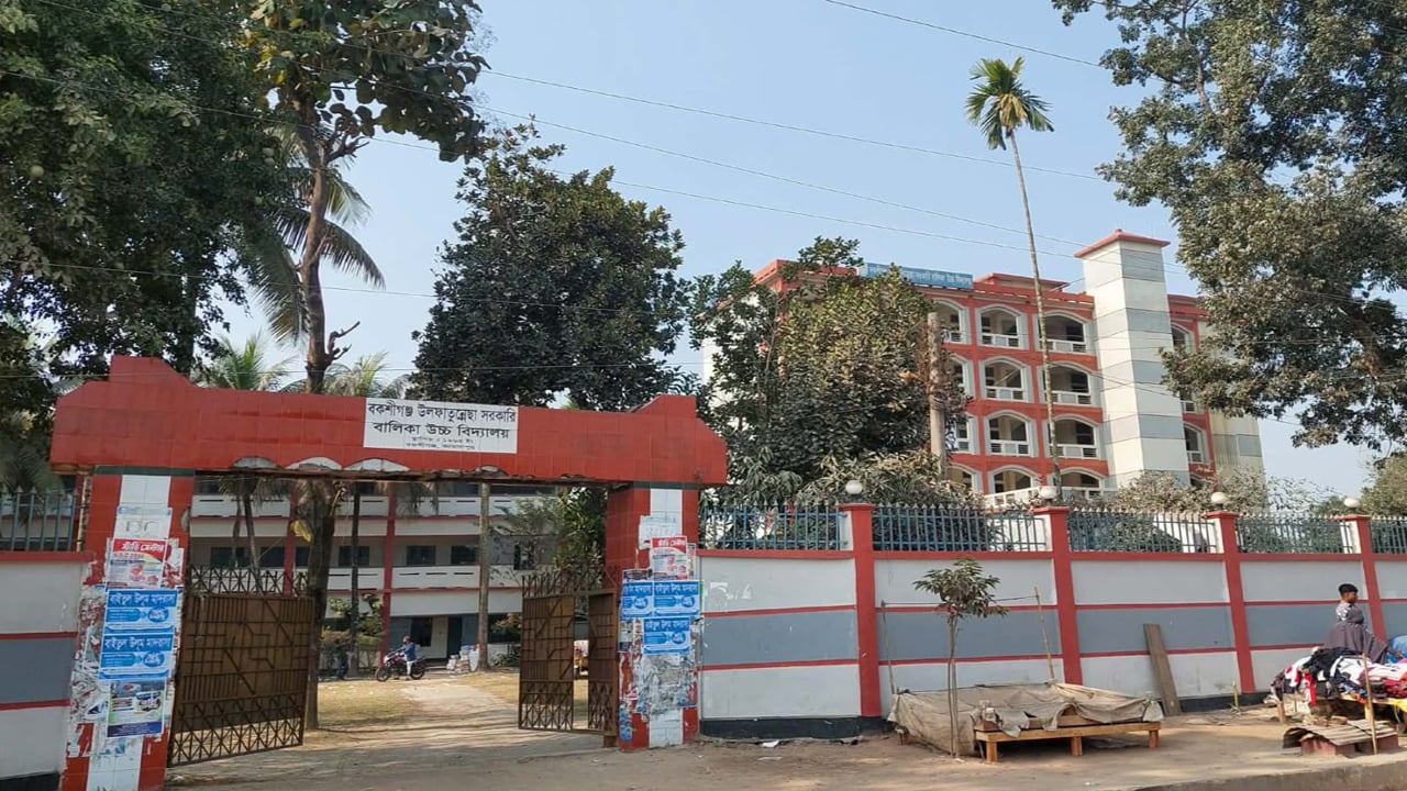 টয়লেটে মোবাইল ফোনে প্রশ্ন সমাধানে পরীক্ষার্থী বহিষ্কার