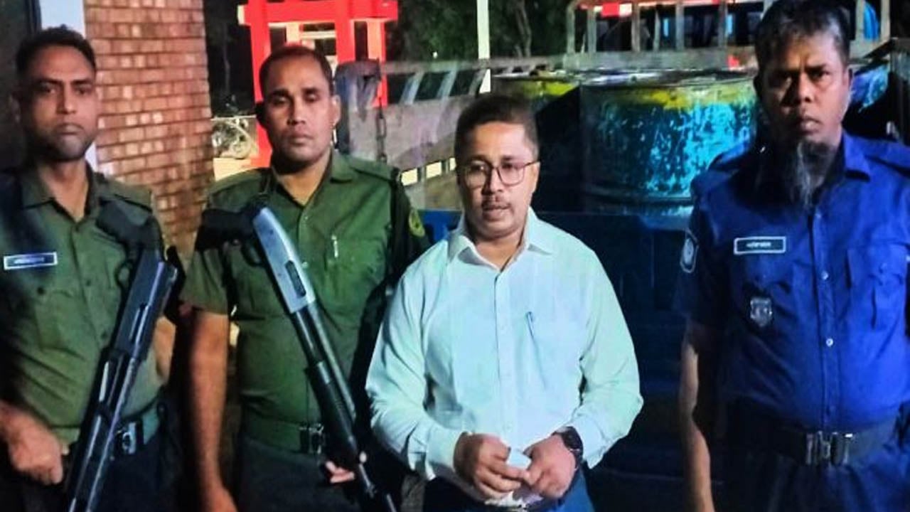 উল্লাপাড়ায় অবৈধ ডিজেল জব্দ: ভ্রাম্যমাণ আদালতে জরিমানা