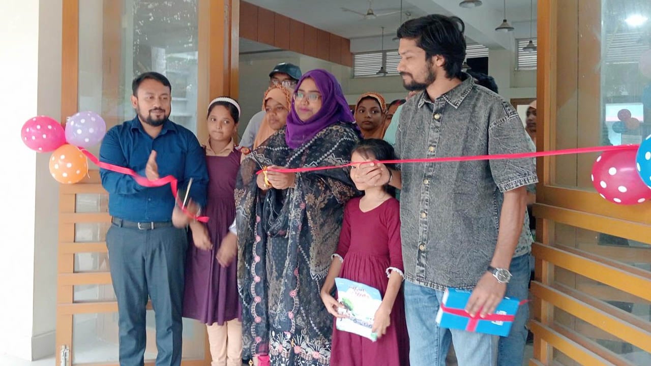 পত্নীতলায় ভ্রাম্যমাণ বই মেলা ও সাংস্কৃতিক উৎসবের উদ্বোধন