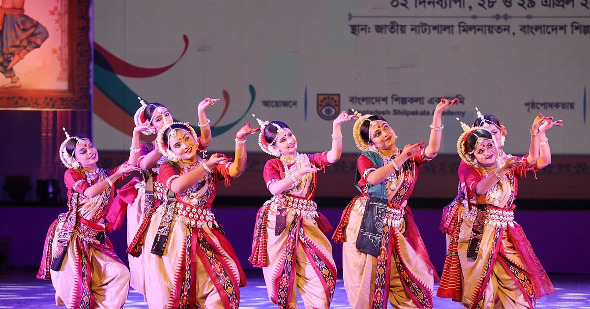 বিশ্ব নৃত্য দিবসের আনন্দে শিল্পকলা একাডেমি