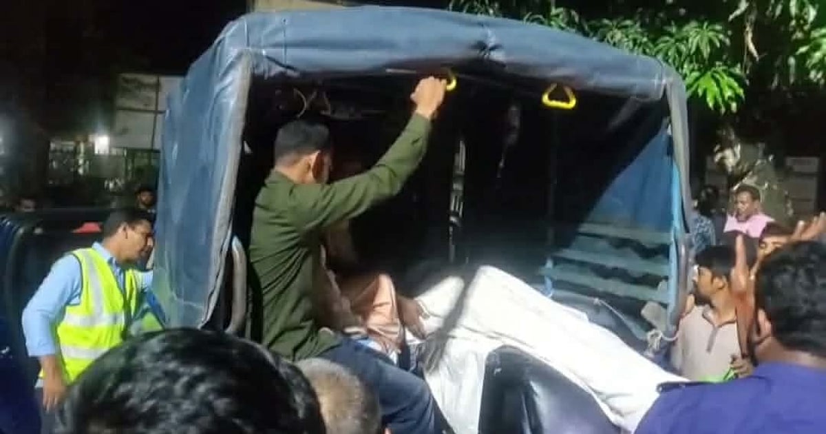 নাগেশ্বরীতে ট্রাকের সঙ্গে সংঘর্ষে মাইক্রোবাসের তিনজন নিহত, আহত ৯