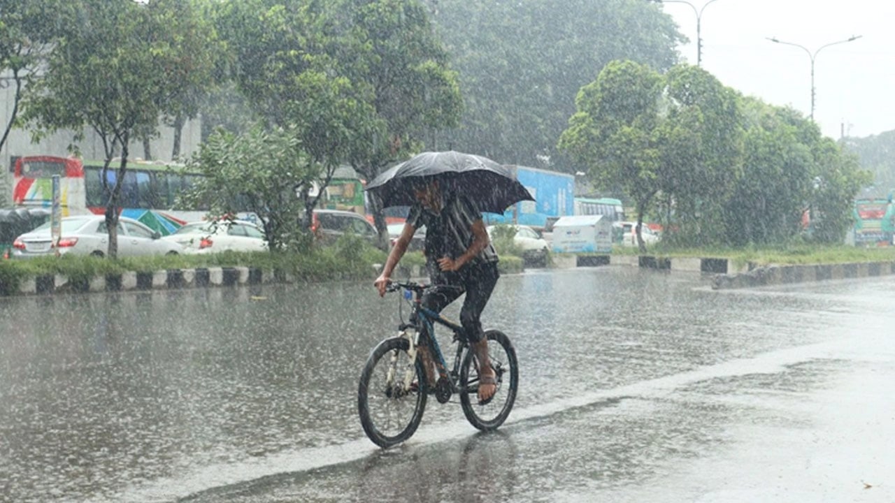 ঢাকাতে বৃষ্টির পরিস্থিতি বাড়ছে