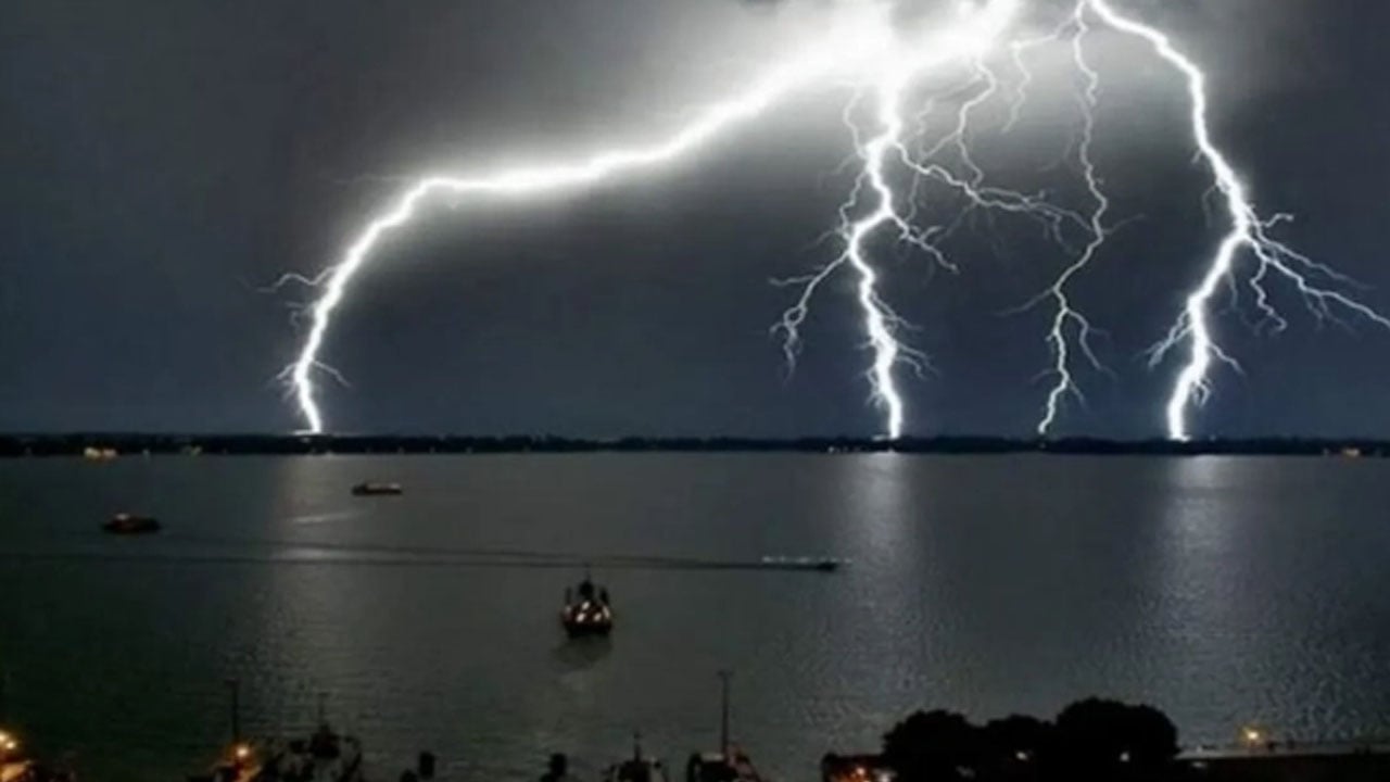 নড়িয়ায় বজ্রপাতে জেলের মৃত্যুর ঘটনা