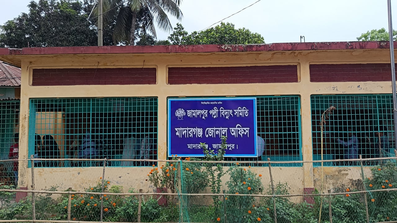 মাদারগঞ্জে বিদ্যুৎ বিপর্যয়, ১৫ গ্রামের মানুষ চরম ভোগান্তিতে