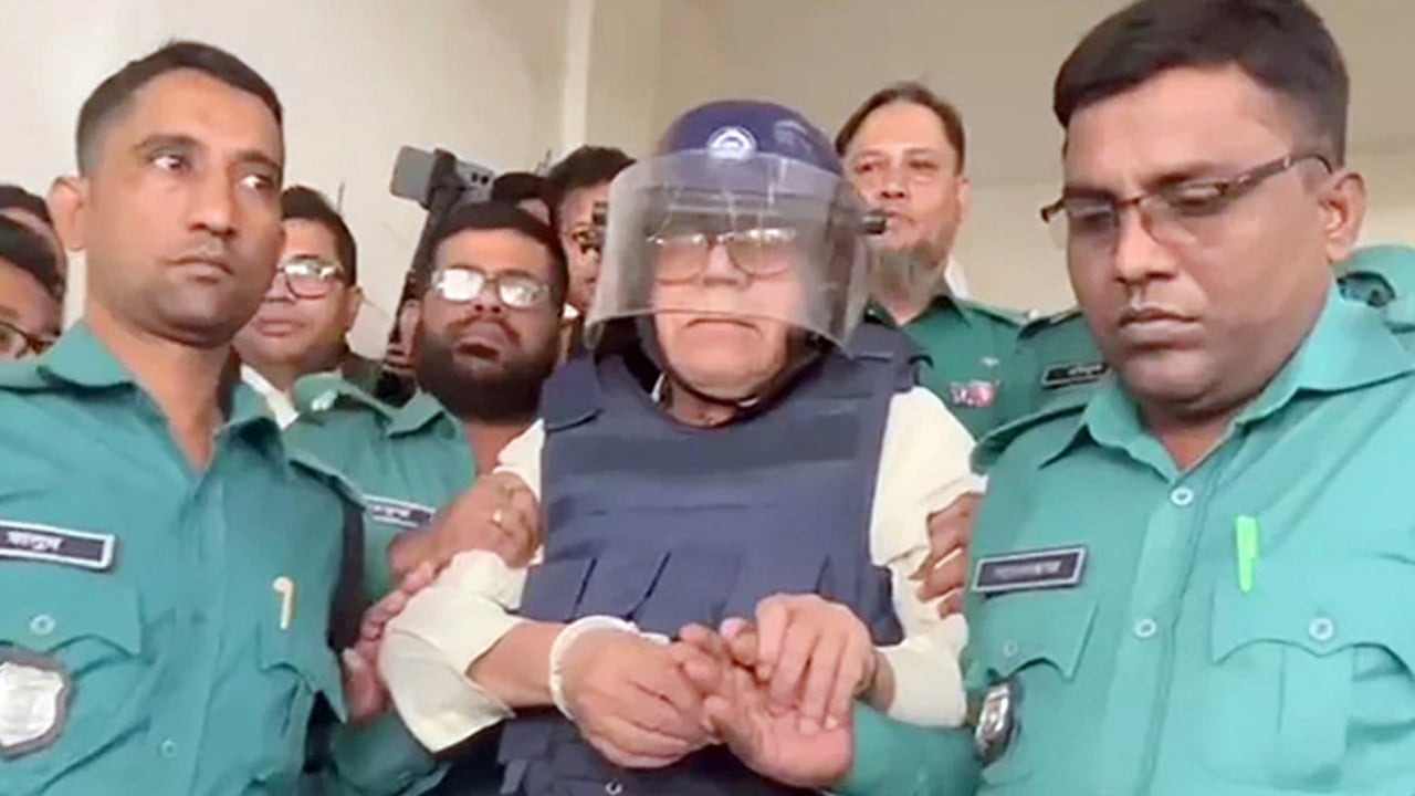 ট্রাইব্যুনালে হাজির হতে অস্বীকৃতি জানান সাবেক মন্ত্রী কামরুল