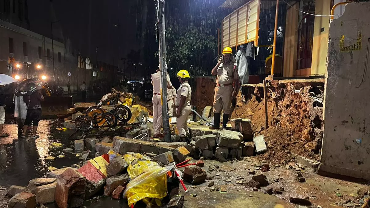 ভারতের বেঙ্গালুরুতে হাসপাতালের দেয়াল ধসে নিহত ৭