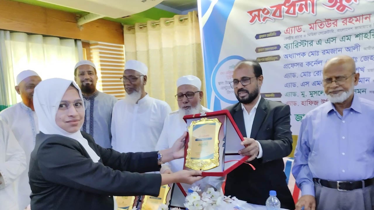 কিশোরগঞ্জে জামায়াতের উদ্যোগে নবীন আইনজীবীদের সংবর্ধনা