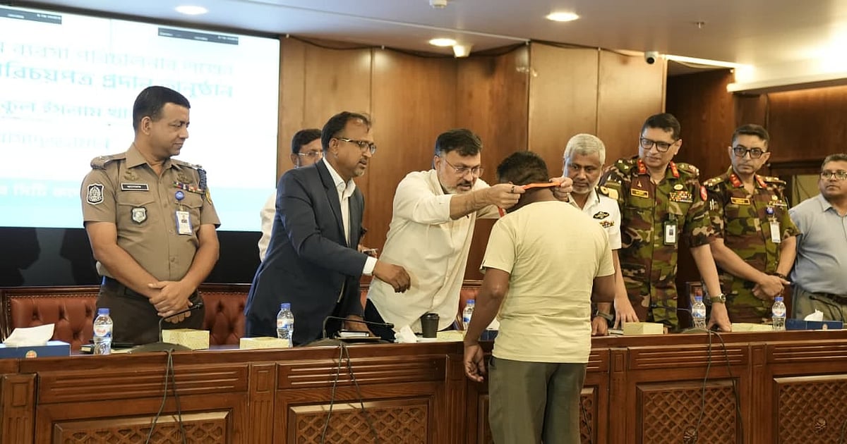 মিরপুরের হকারদের ডিজিটাল পরিচয়পত্র প্রদানের উদ্বোধন
