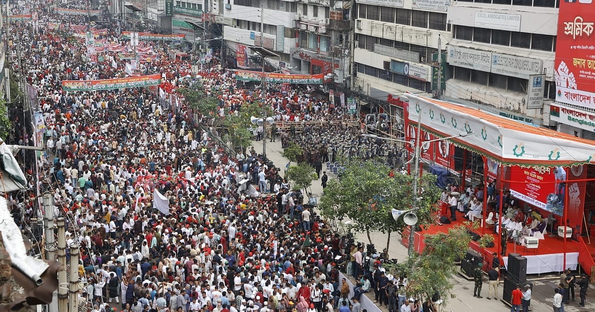 বিএনপির সমাবেশে নেতা-কর্মীদের ভিড়