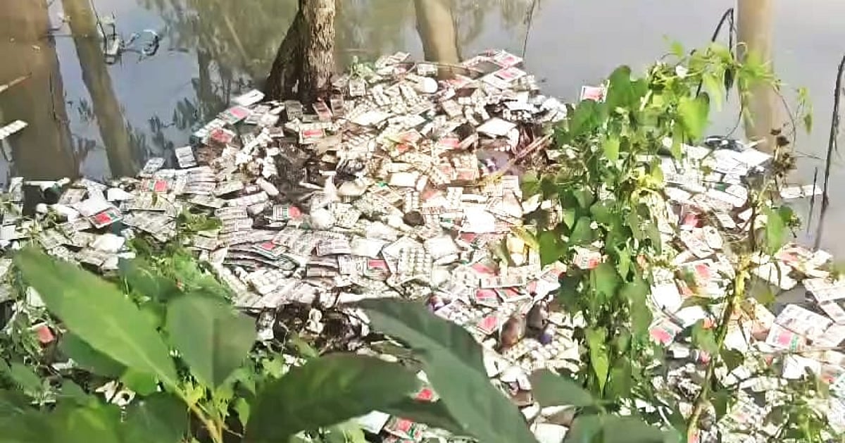সরকারি ওষুধ ডোবায় ভাসছে, তদন্ত কমিটি গঠন