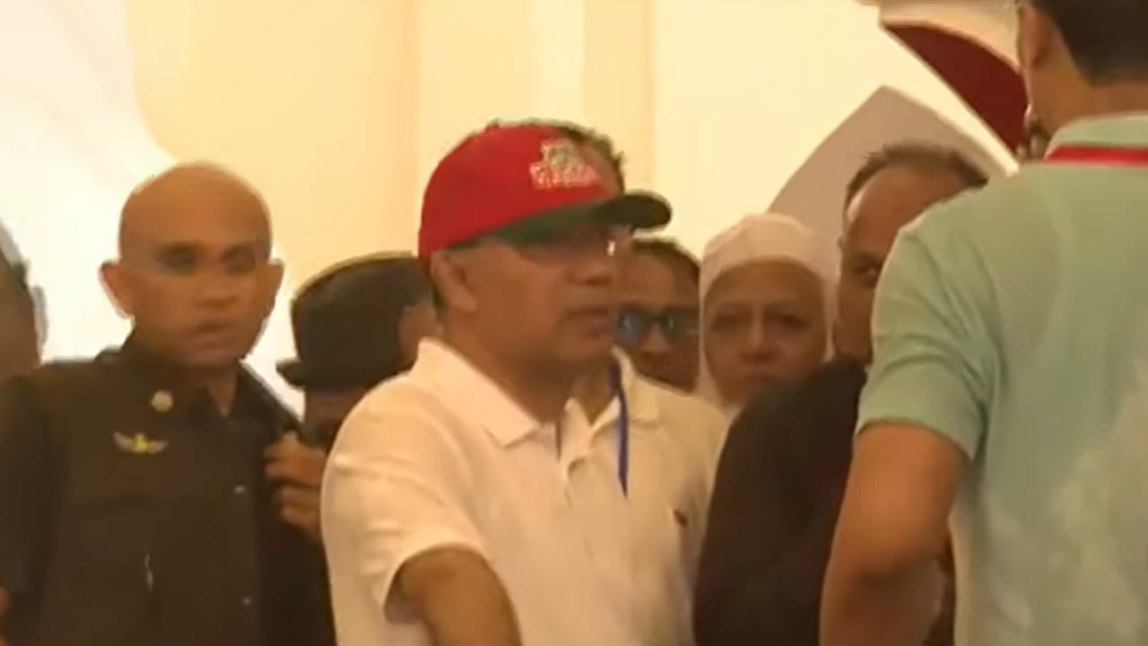 প্রধানমন্ত্রী শাহজালালের মাজার জিয়ারত করেন
