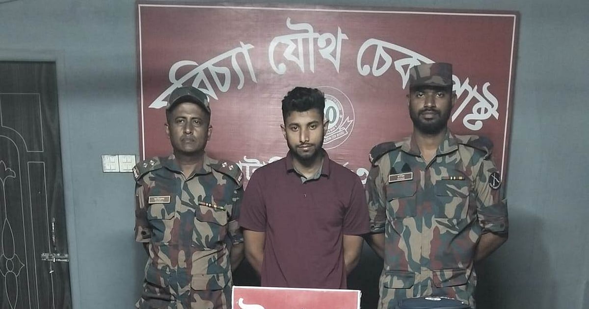 কক্সবাজার থেকে ইয়াবা নিয়ে ঢাকায় যাচ্ছিলেন পুলিশ সদস্য, পথে আটক
