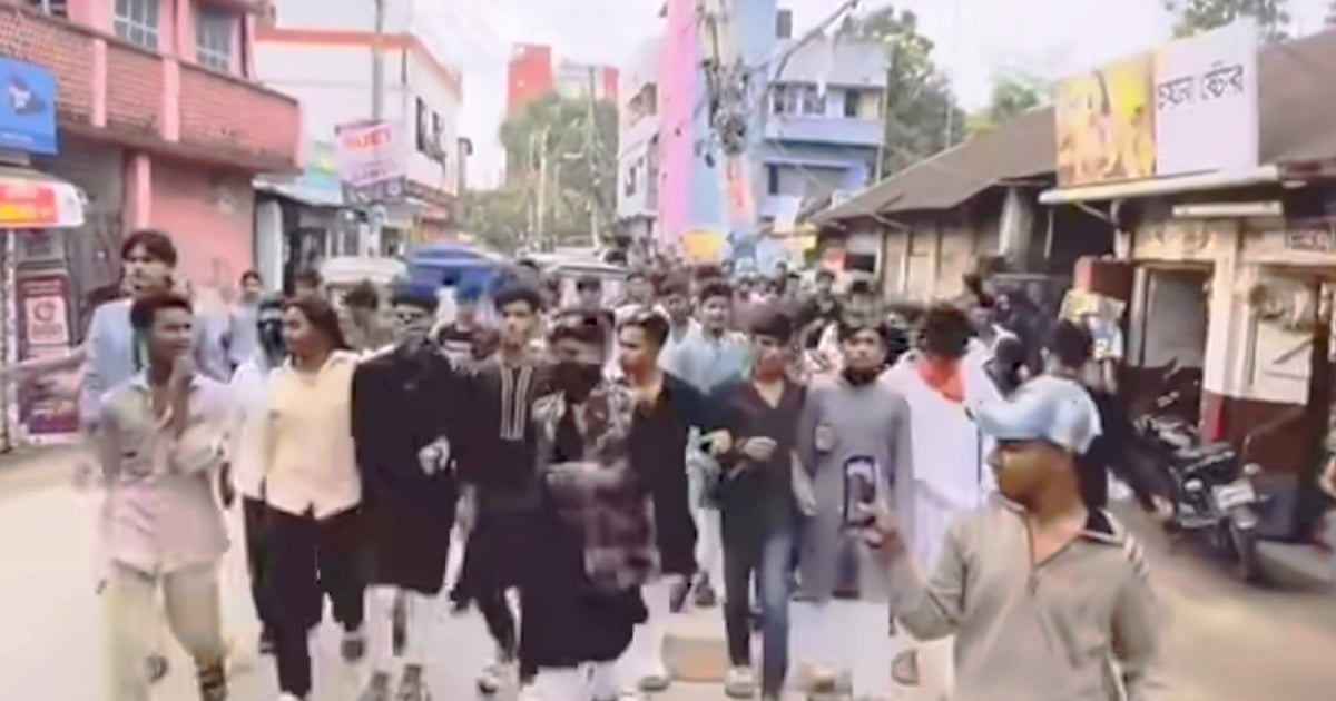কুমিল্লা শহরে কিশোর-তরুণদের সশস্ত্র মহড়া, আতঙ্কে বাসিন্দারা