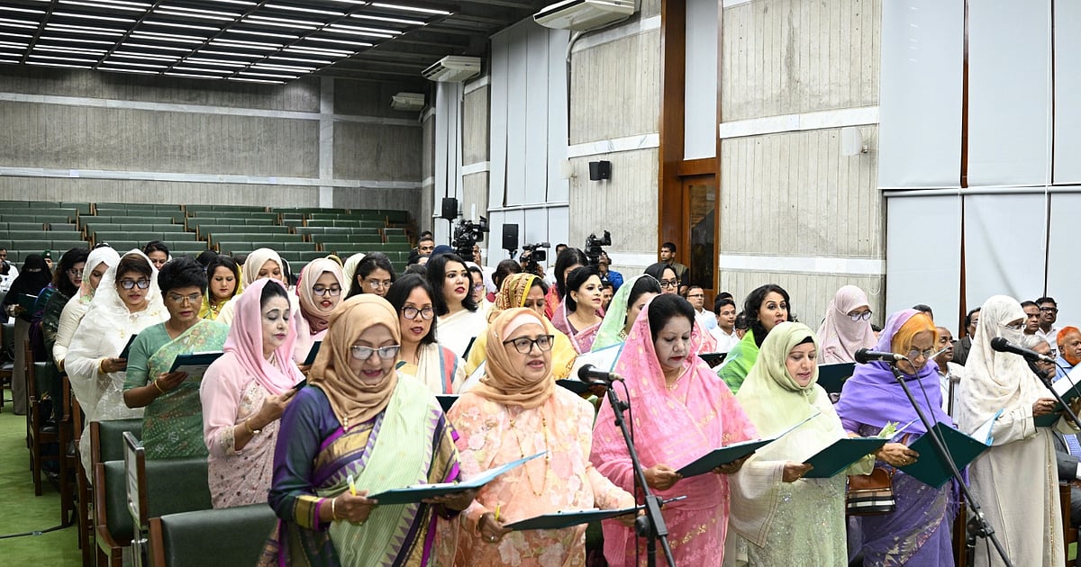 সংরক্ষিত নারী আসনের নবনির্বাচিত সদস্যরা শপথ নিলেন