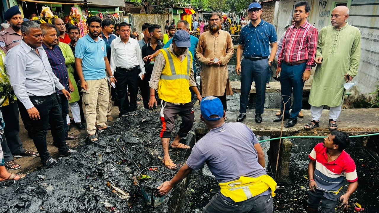 সুইসগেট নির্মাণের পর জোয়ারের পানি নিয়ন্ত্রণ সম্ভব হবে: চসিক মেয়র