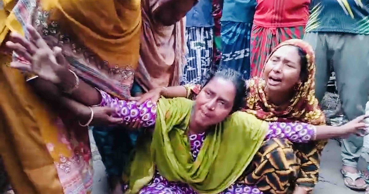 স্বামীর গলাকাটা লাশ দেখে স্ত্রীর চিৎকারে পরিবারের সদস্যরা ছুটে আসেন