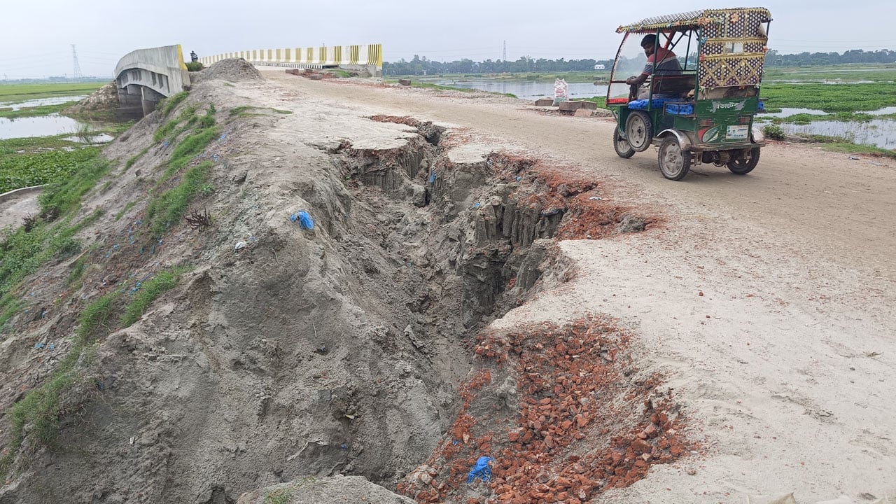 আঞ্চলিক মহাসড়কের নির্মাণ কাজ আট বছরেও শেষ হয়নি