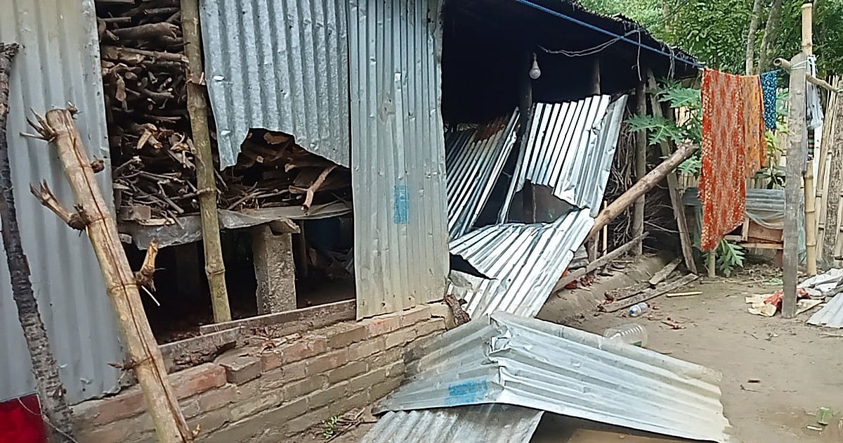 সালথার দুই পক্ষের দ্বন্দ্বের জেরে হামলা, ভাঙচুর ও লুটপাট