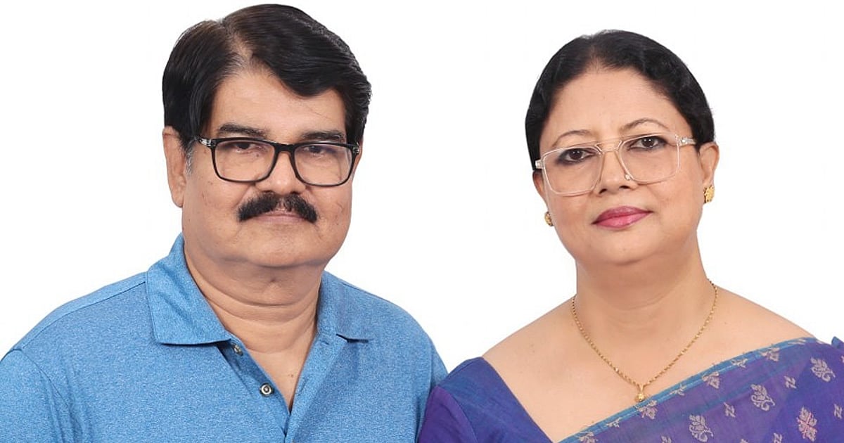 সুজিত মুস্তাফা ও মুনমুন আহমেদ একসঙ্গে মঞ্চে পারফর্ম করছেন