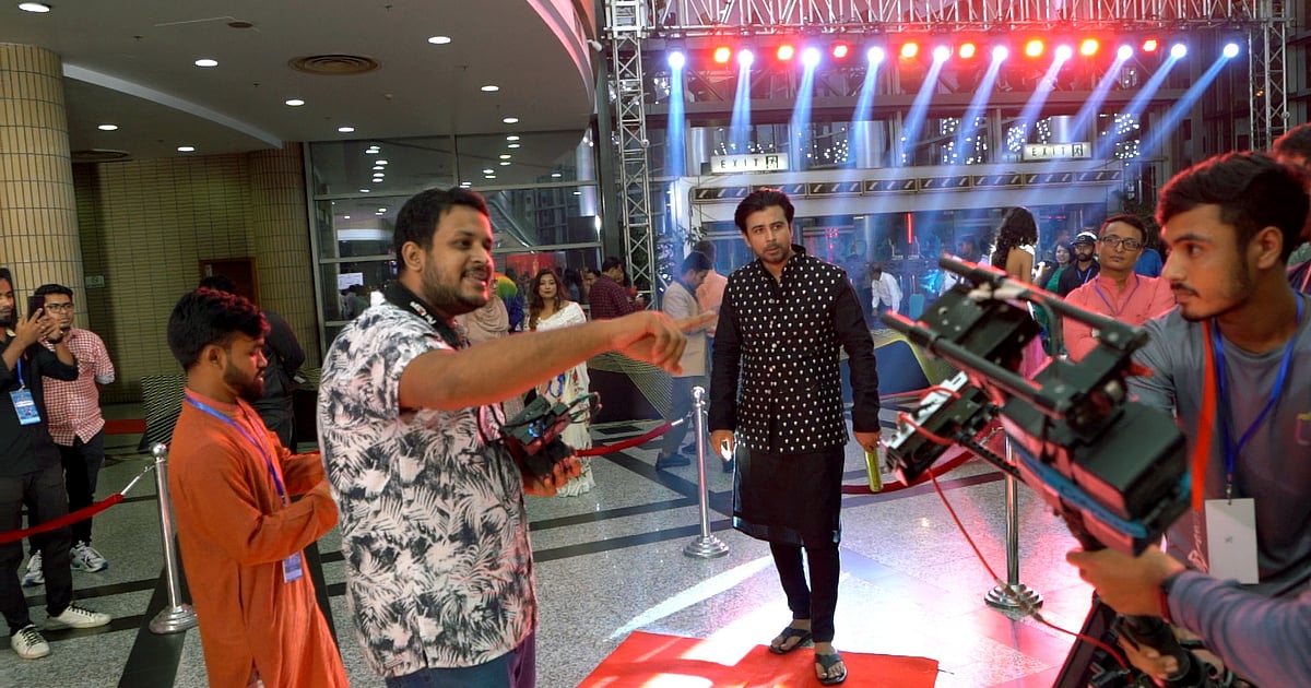 মেরিল-প্রথম আলো পুরস্কারের গ্ল্যাম-মুভ আলোচনায়