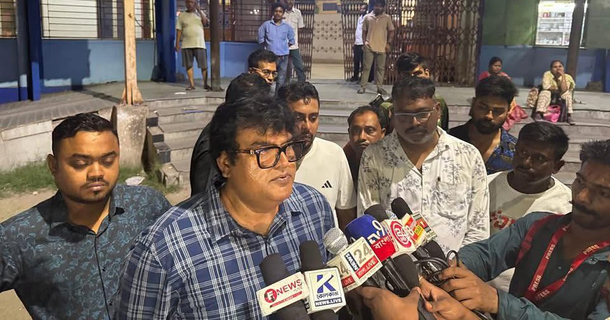 ভারতের পশ্চিমবঙ্গে বিজেপির জয়ের পর তৃণমূলের দপ্তর ভাঙচুর