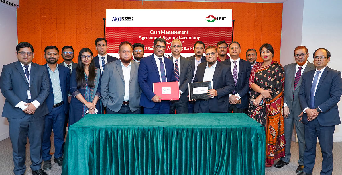 আইএফআইসি ব্যাংক ও আকিজ রিসোর্সের মধ্যে ক্যাশ ম্যানেজমেন্টবিষয়ক চুক্তি সই