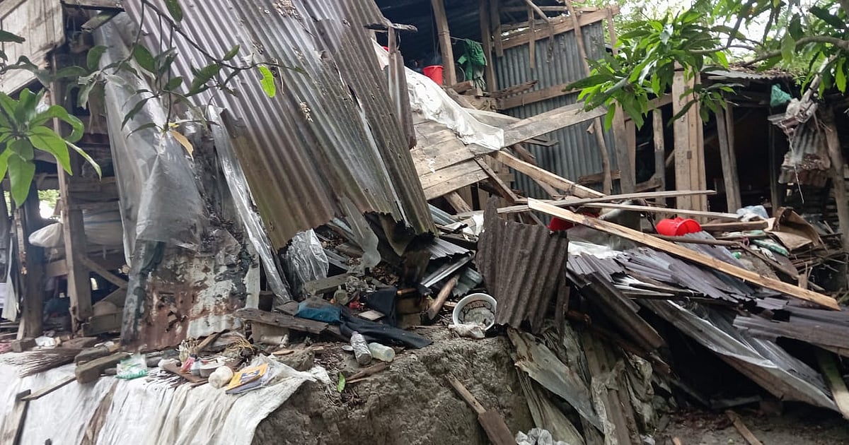 বাগেরহাটে জমি বিরোধে হিন্দু পরিবারের বাড়িতে হামলা