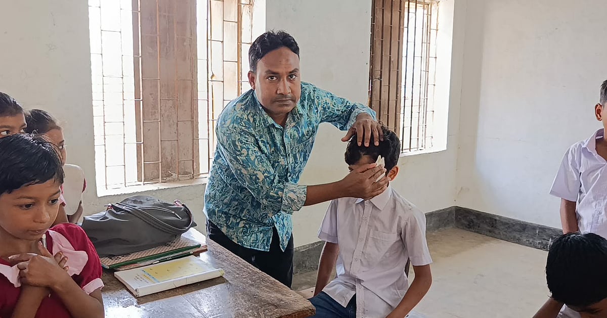 ফতুল্লায় সিলিং ফ্যান খুলে পড়ে ৪ শিক্ষার্থী আহত