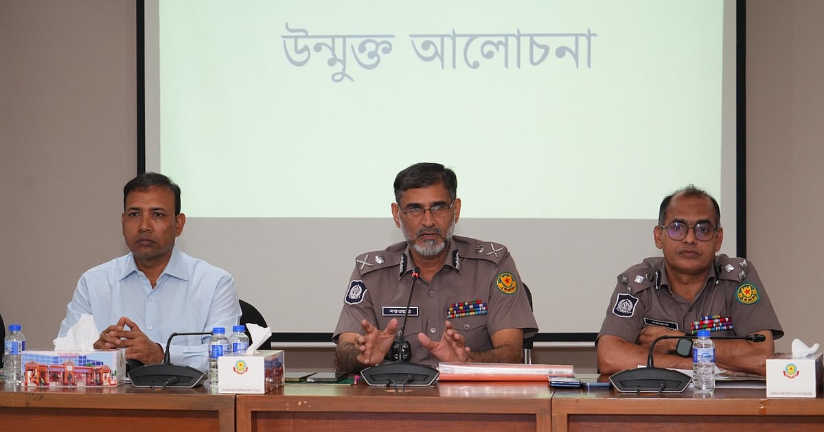 চাঁদাবাজদের গ্রেপ্তারে রাজনৈতিক পরিচয় দেখা হবে না: ডিএমপি কমিশনার