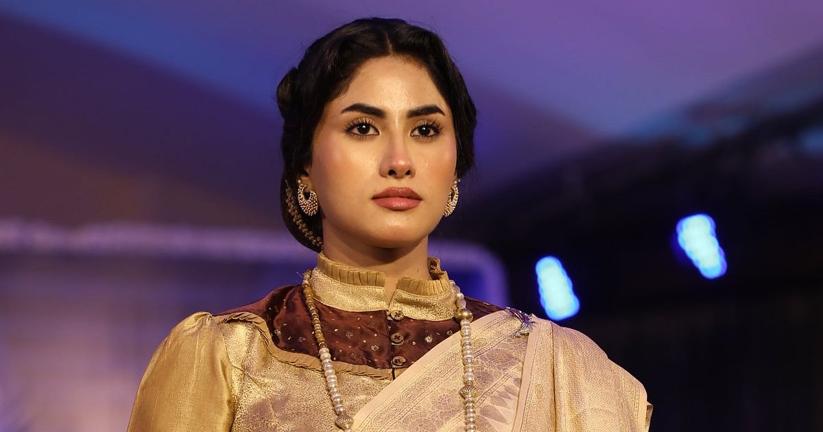 রবীন্দ্রনাথ ঠাকুরের চরিত্র ফ্যাশন শোতে জীবন্ত হয়ে উঠল