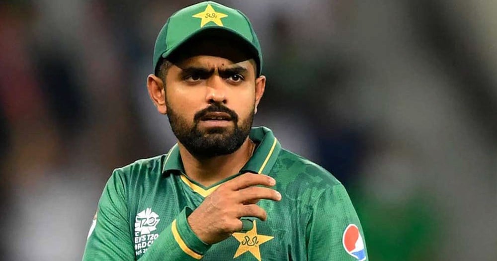 বাবর আজম প্রথম টেস্ট থেকে ছিটকে পড়লেন