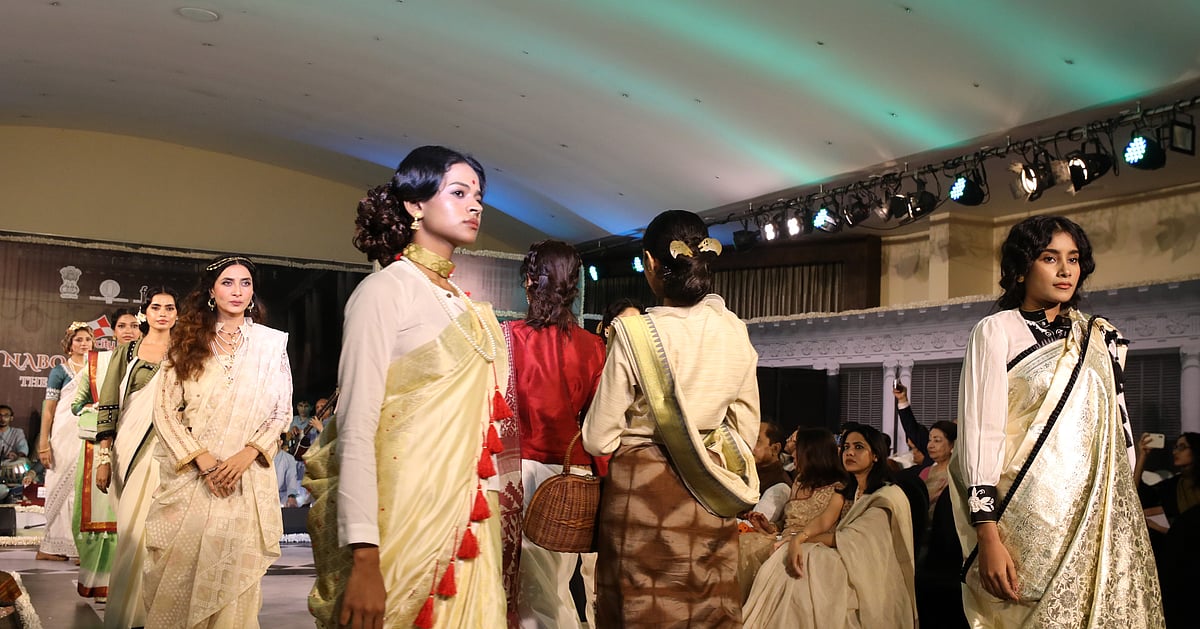 রবীন্দ্রনাথ ঠাকুরের জন্মদিনে ঠাকুরবাড়ির নারীরা মঞ্চে উঠে এলেন